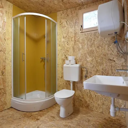 度假居 Treehouses Glamping Robinson *
