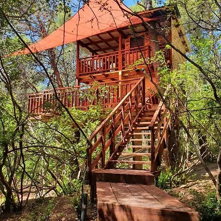 度假居 Treehouses Glamping Robinson Ljubač