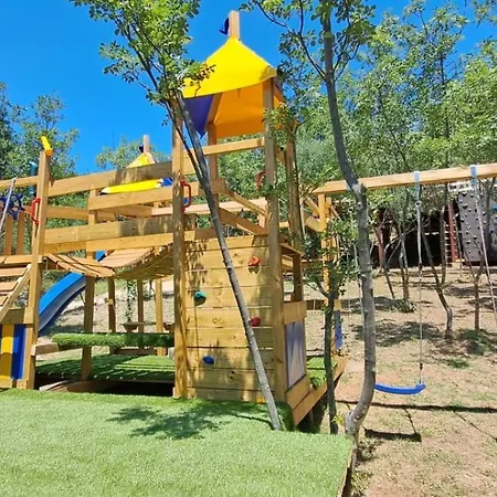 Treehouses Glamping Robinson Дом отдыха Любач
