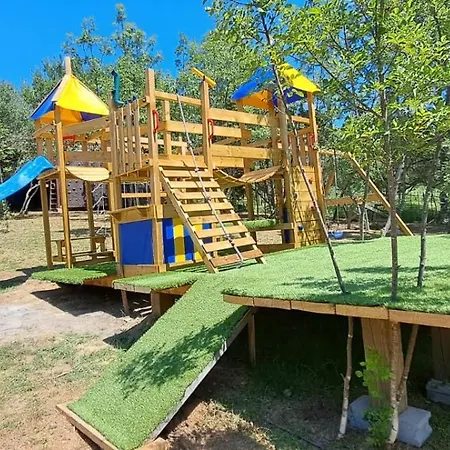 Treehouses Glamping Robinson 度假居 Ljubač