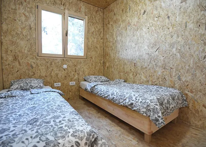Treehouses Glamping Robinson Vikendica *