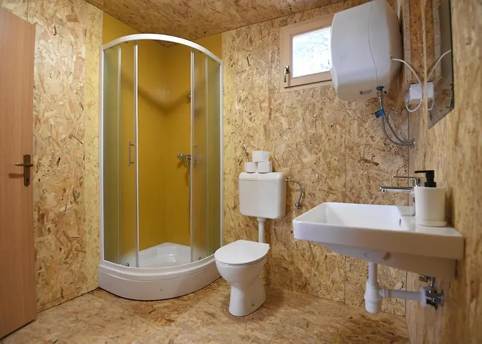 Vikendica Treehouses Glamping Robinson *