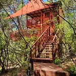 Ferienhaus Treehouses Glamping Robinson Ljubač