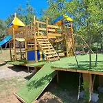 Treehouses Glamping Robinson Ferienhaus Ljubač