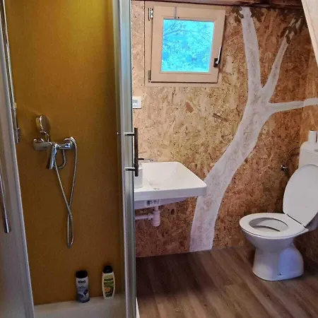 Treehouses Glamping Robinson *